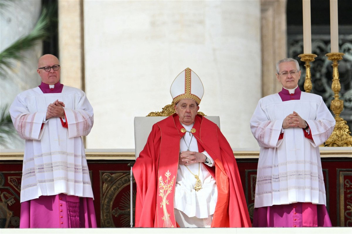<i>Gregorio Borgia/AP via CNN Newsource</i><br/>Crowds gather in St. Peter's Square during the Palm Sunday mass.