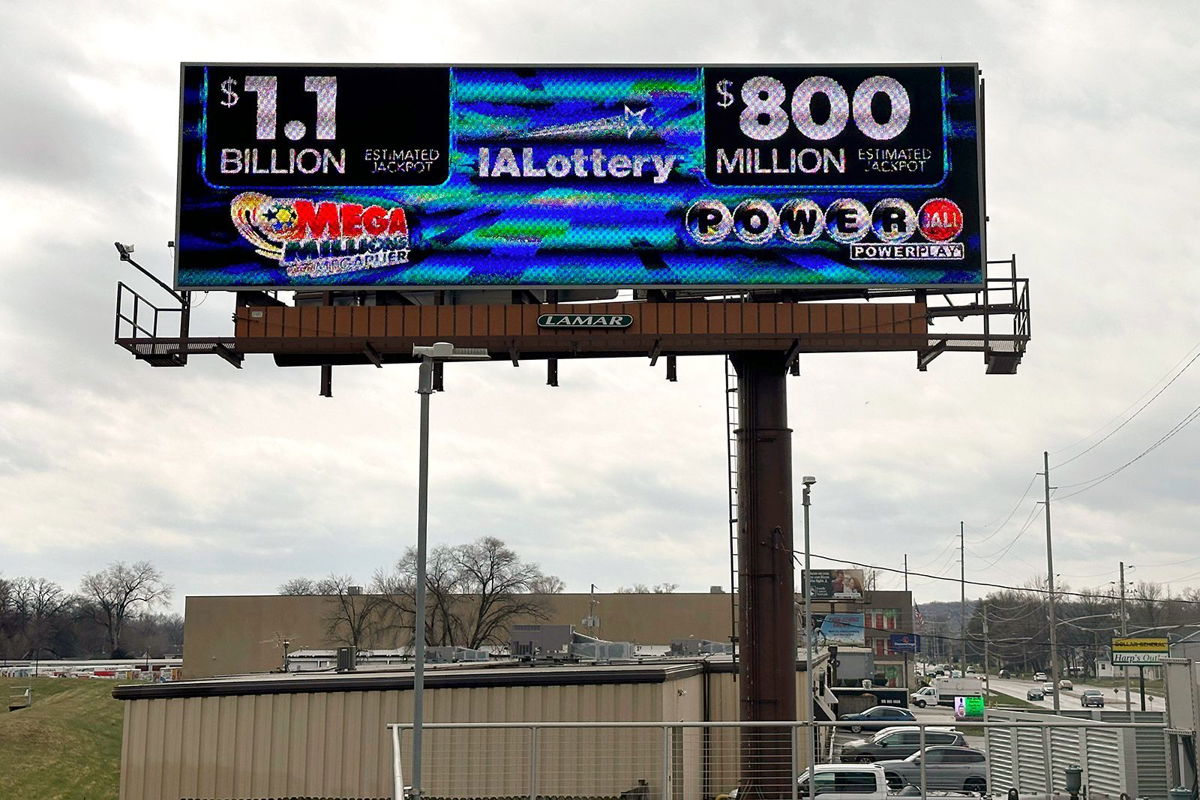 <i>Scott McFetridge/AP via CNN Newsource</i><br/>An electronic billboard advertises the Mega Millions and Powerball jackpots
