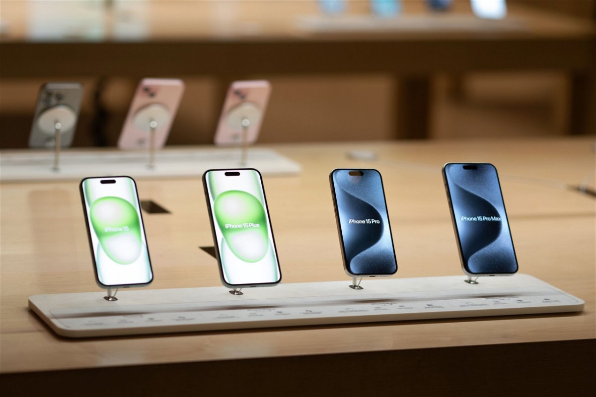 <i>Jeenah Moon/Bloomberg/Getty Images via CNN Newsource</i><br/>Apple iPhone 15 smartphones at the company's Grand Central store in New York