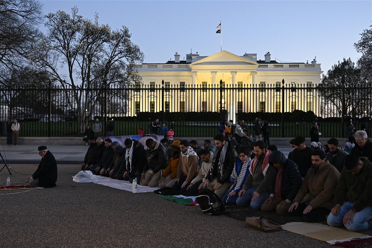 <i>Celal Güne/Anadolu/Getty Images via CNN Newsource</i><br/>Muslims hold a demonstration to demand a ceasefire for Gaza in front of the White House on the first day of Ramadan on March 11.