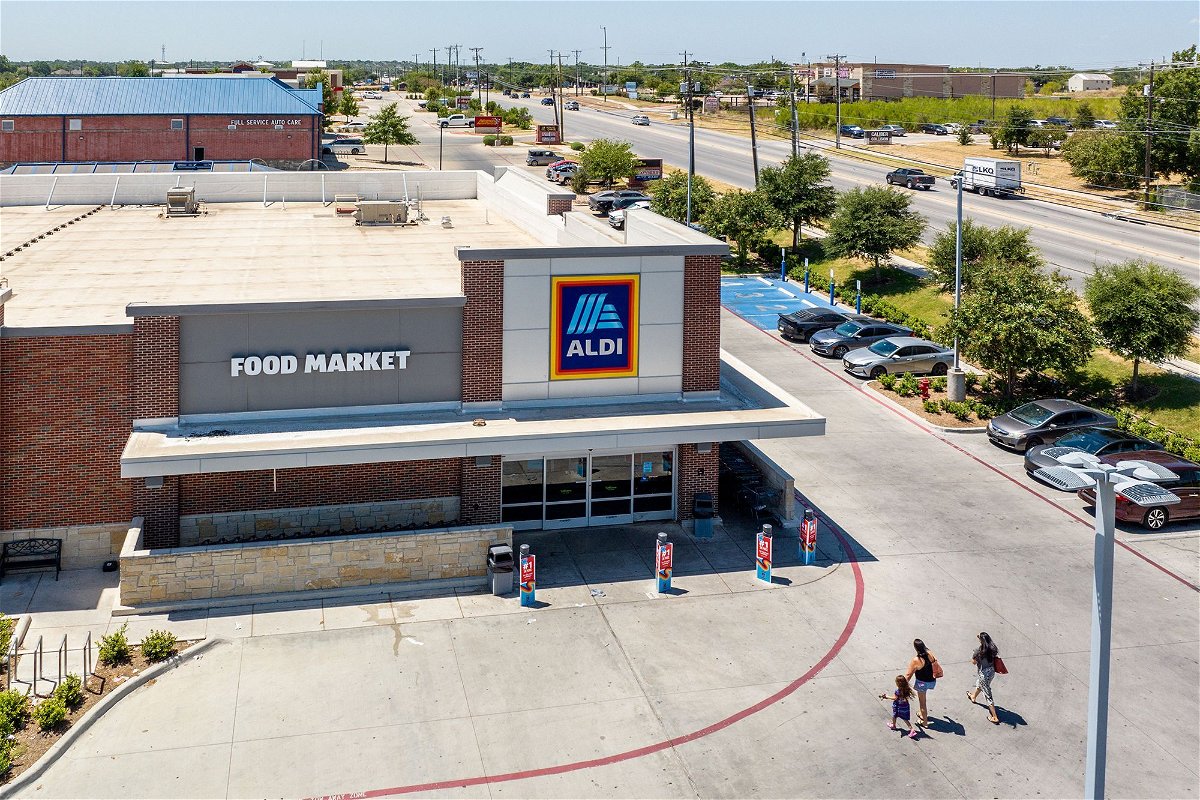 <i>Brandon Bell/Getty Images via CNN Newsource</i><br/>A family walks into an Aldi supermarket on August 17
