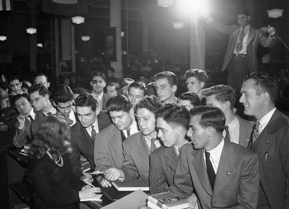 <i>Bettmann/Getty Images via CNN Newsource</i><br/>Veterans in 1945 receive books and notebooks — as well as tuition and other fees — under the GI Bill of Rights. Though the bill was neutral in its language