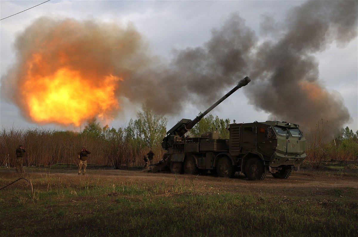 <i>Anatolii Stepanov/AFP/Getty Images via CNN Newsource</i><br/>Gunners from 43rd Separate Mechanized Brigade of the Armed Forces of Ukraine fire at a Russian position with a 155 mm self-propelled howitzer in the Kharkiv region