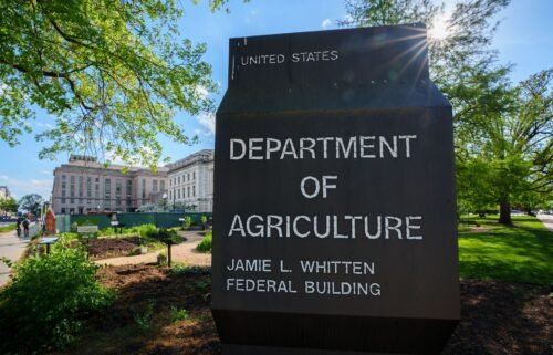 Scientists say the United States is not sharing enough data from its investigation into H5N1 bird flu in cattle and other mammals.