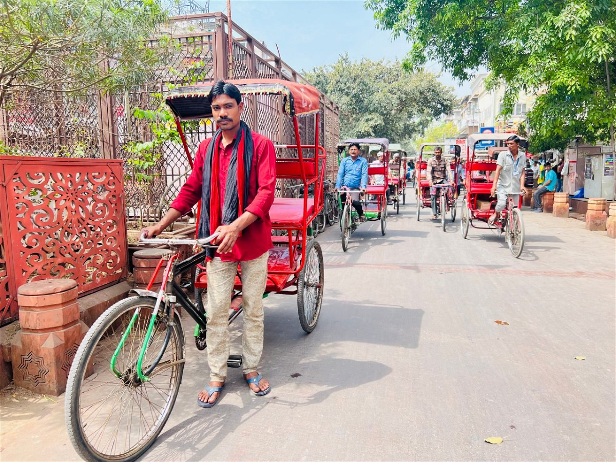 <i>Sania Farooqui/CNN via CNN Newsource</i><br/>Rickshaw driver Azeez accepts only cash.