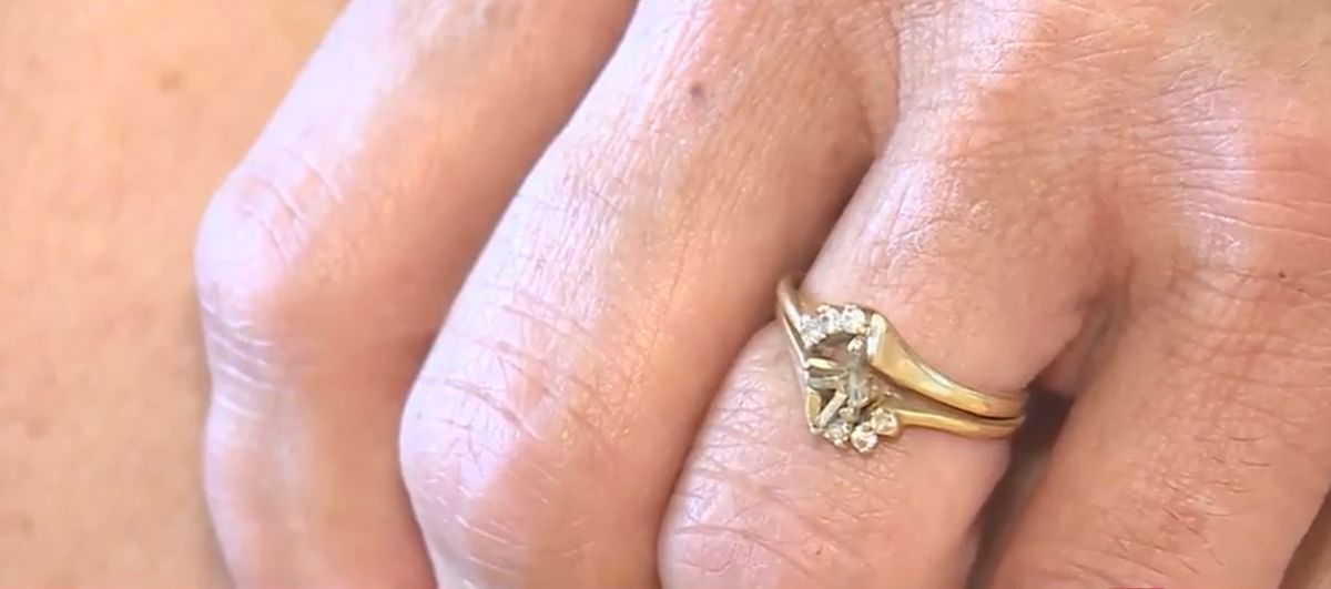 <i>KMBC via CNN Newsource</i><br/>A Leavenworth bakery owner's lost diamond from her wedding ring has sparked an unusual search among her cookies. She believes the diamond