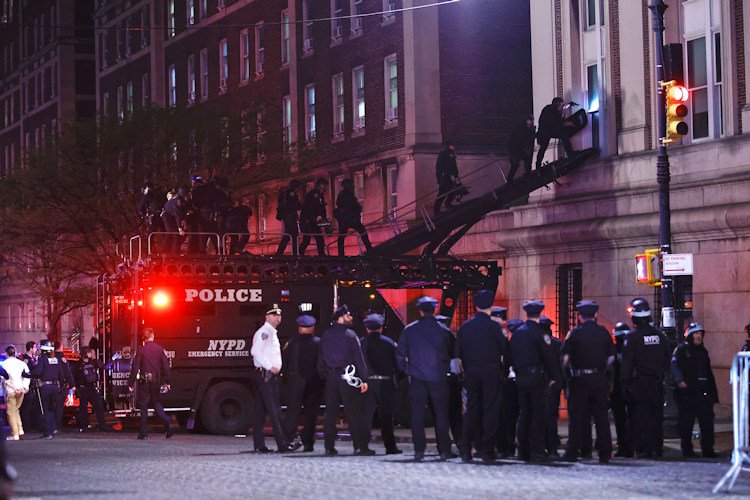 NYPD officers in riot gear break into a building at Columbia University, where pro-Palestinian students are barricaded inside a building and have set up an encampment, in New York City on April 30.