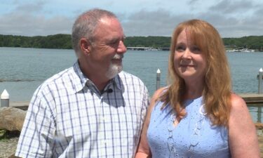 A Lake Hartwell diving team helped a happy couple