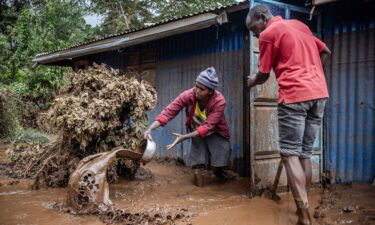 People removing mud and water from their house in Mai Mahiu
