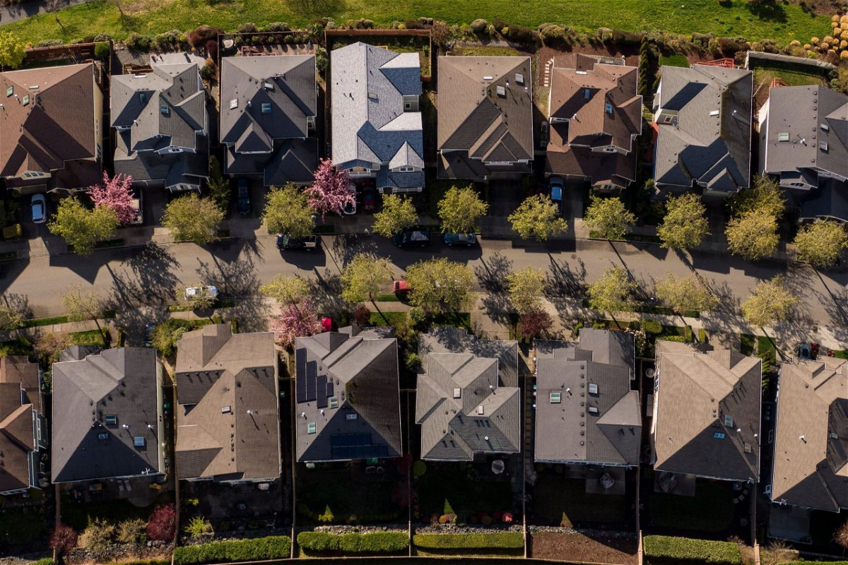 <i>David Ryder/Bloomberg/Getty Images via CNN Newsource</i><br/>Mortgage rates declined for the third consecutive week in a shred of good news for Americans dealing with a still-tough housing market.