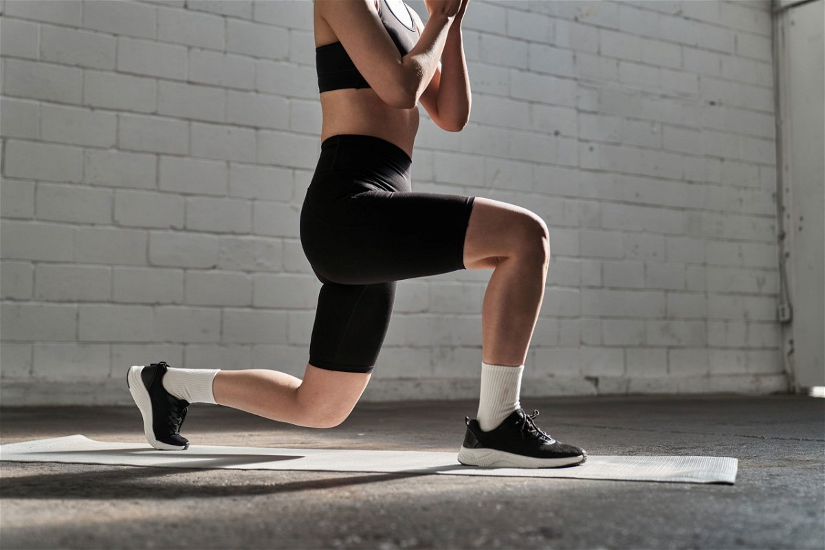 <i>Plan Shooting 2/ImaZinS RF/Getty Images via CNN Newsource</i><br/>The reverse lunge can be an effective way to reduce pain and strengthen the muscles around your knees.