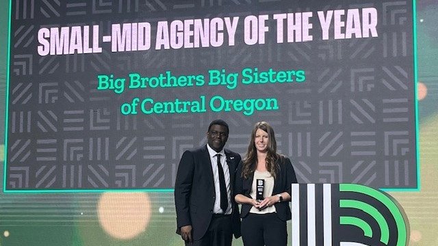 Big Brothers Big Sisters of America President and CEO Artis Stevens (L) presents Small-Mid Agency of the Year award to Big Brothers Big Sisters of Central Oregon Program Director Jenn Davis at  Bigger Together Celebration in Dallas, Texas. 