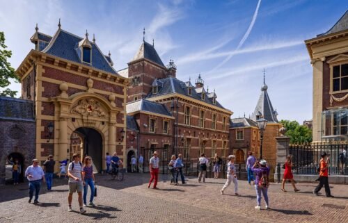 People walking around Binnenhof