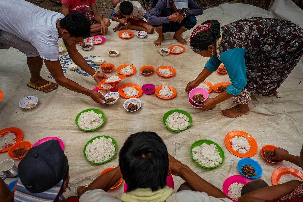<i>Jes Aznar/Getty Images/File via CNN Newsource</i><br/>Displaced families prepare food after attending prayer service to celebrate Eid al-Adha in Mamasapano