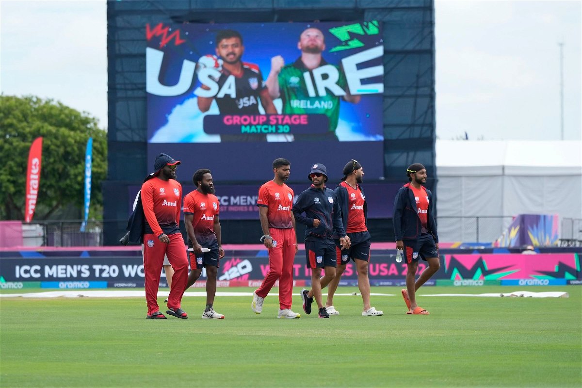 <i>Lynne Sladky/AP via CNN Newsource</i><br/>USA players walk on the field before the T20 World Cup match against Ireland.