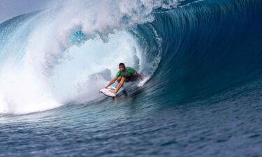 Griffin Colapinto carves into barrel of wave