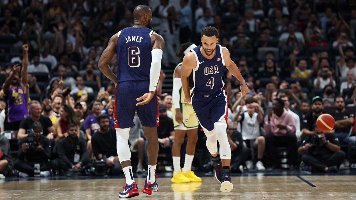 Lebron James and Stephen Curry celebrate together