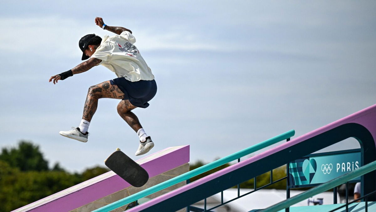 Nyjah Huston skateboarding