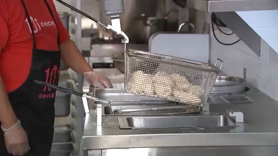 <i>WABC via CNN Newsource</i><br/>Robot chefs are cooking food at 101 Chicken