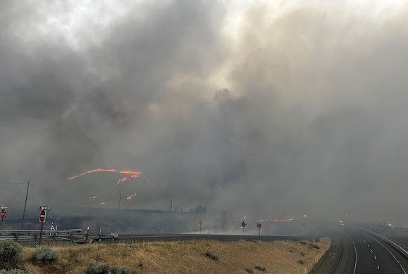 Durkee Fire burns near Interstate 84 in Eastern Oregon