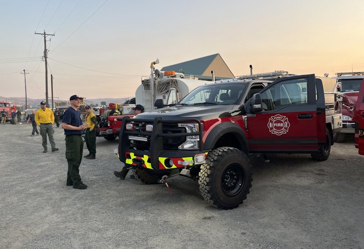 Crews battling Durkee Fire Crews prepare for morning briefing in Durkee, Ore., spike camp