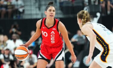 Kelsey Plum led the Aces to an easy win over the Fever.