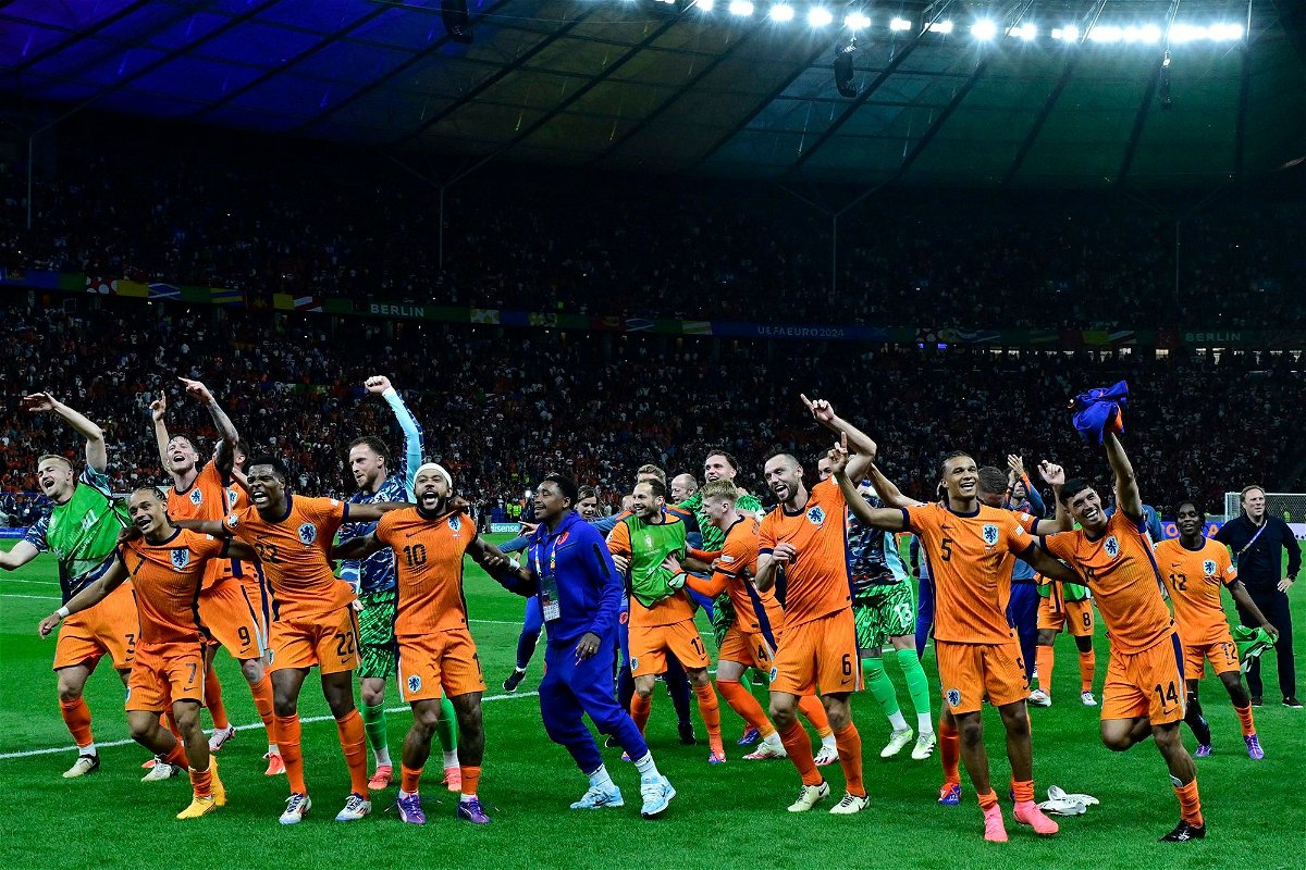 <i>John MacDougall/AFP/Getty Images via CNN Newsource</i><br/>Dutch players dance to 'Links Rechts' on the pitch after beating Turkey in the quarterfinals.