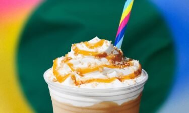 Starbucks is hoping to attract customers with a little gift: a free reusable straw.
