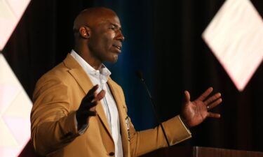 Terrell Davis took to social media to share an emailed letter notifying the NFL Hall of Famer of his placement on United's "no fly" list.