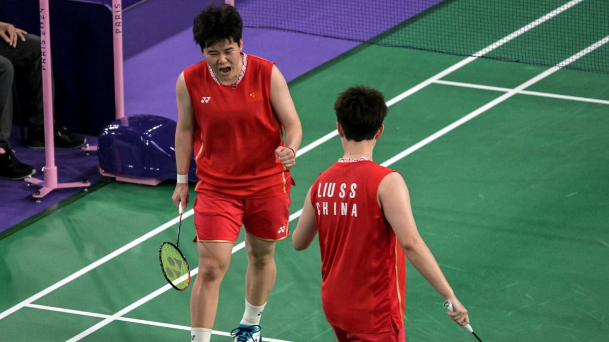 American twins Kerry and Annie Xu drop first round match