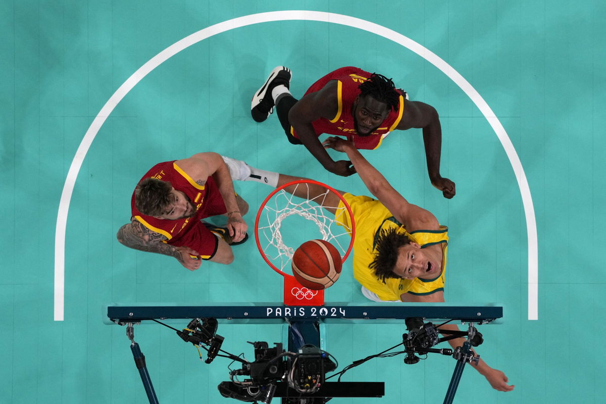 Players from Spain and Australia position themselves for a rebound under the rim