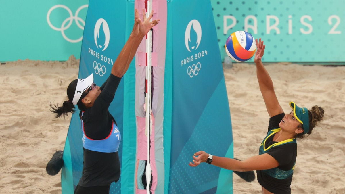 Australia holds off China's beach volleyball comeback