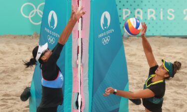 Australia holds off China's beach volleyball comeback