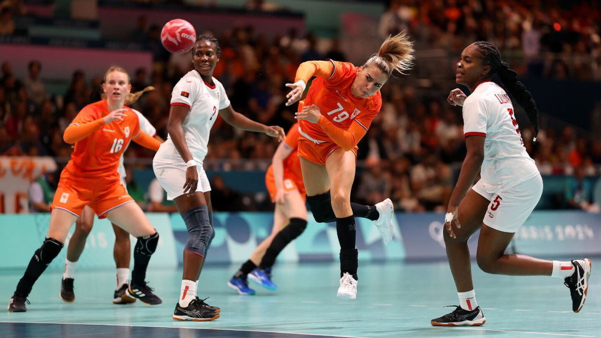 Netherlands outlasts Angola to start preliminary round