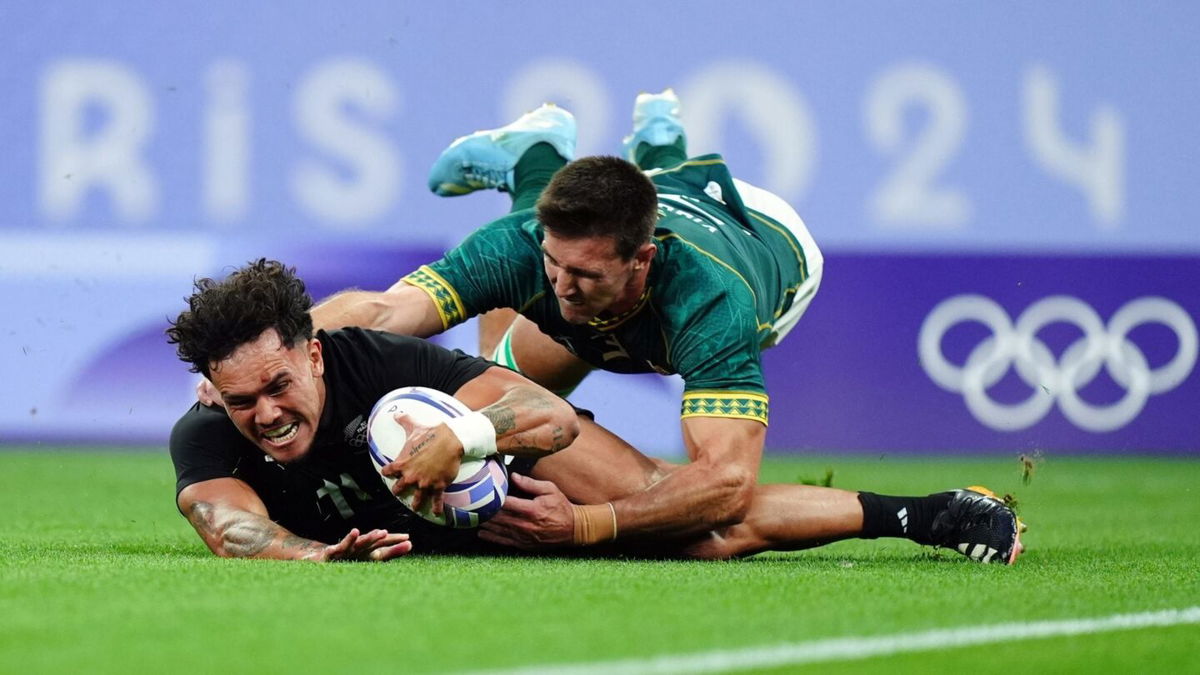 South Africa makes a tackles a New Zealand player.