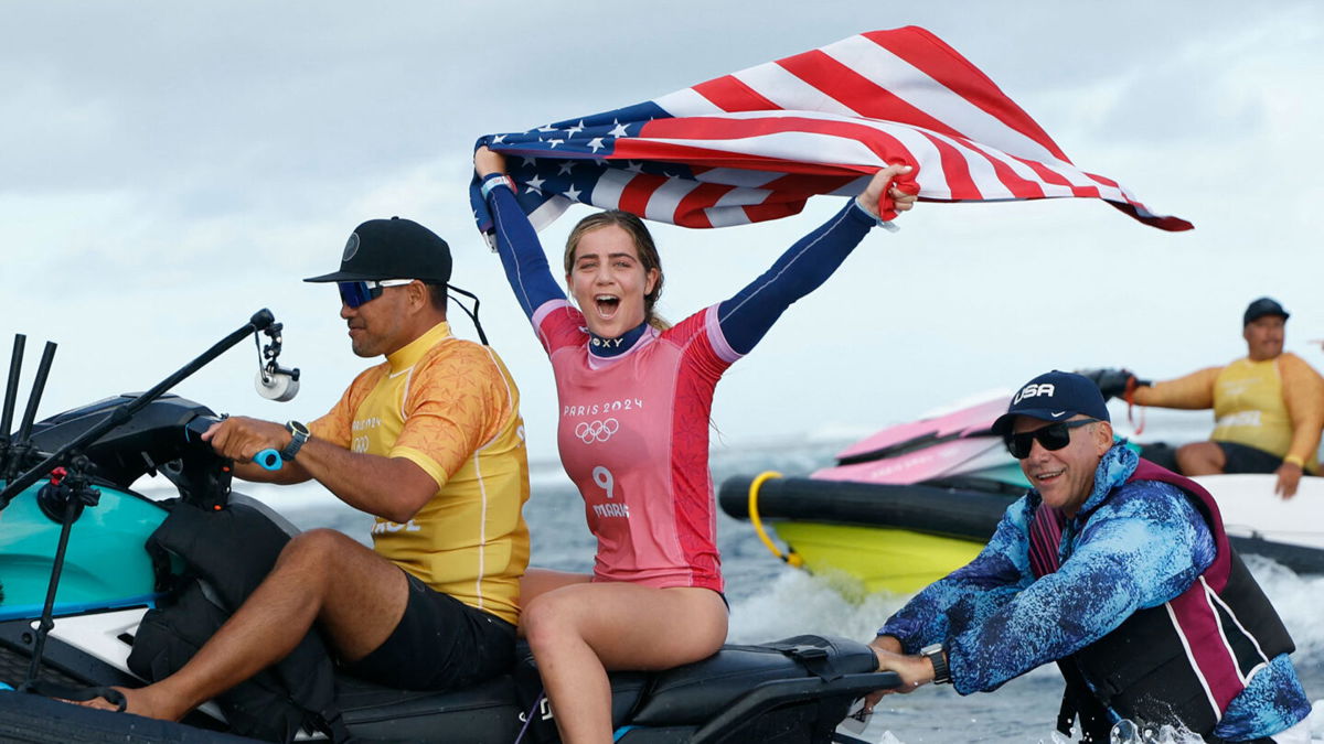 Caroline Marks strikes gold in the women's surfing final, crowns