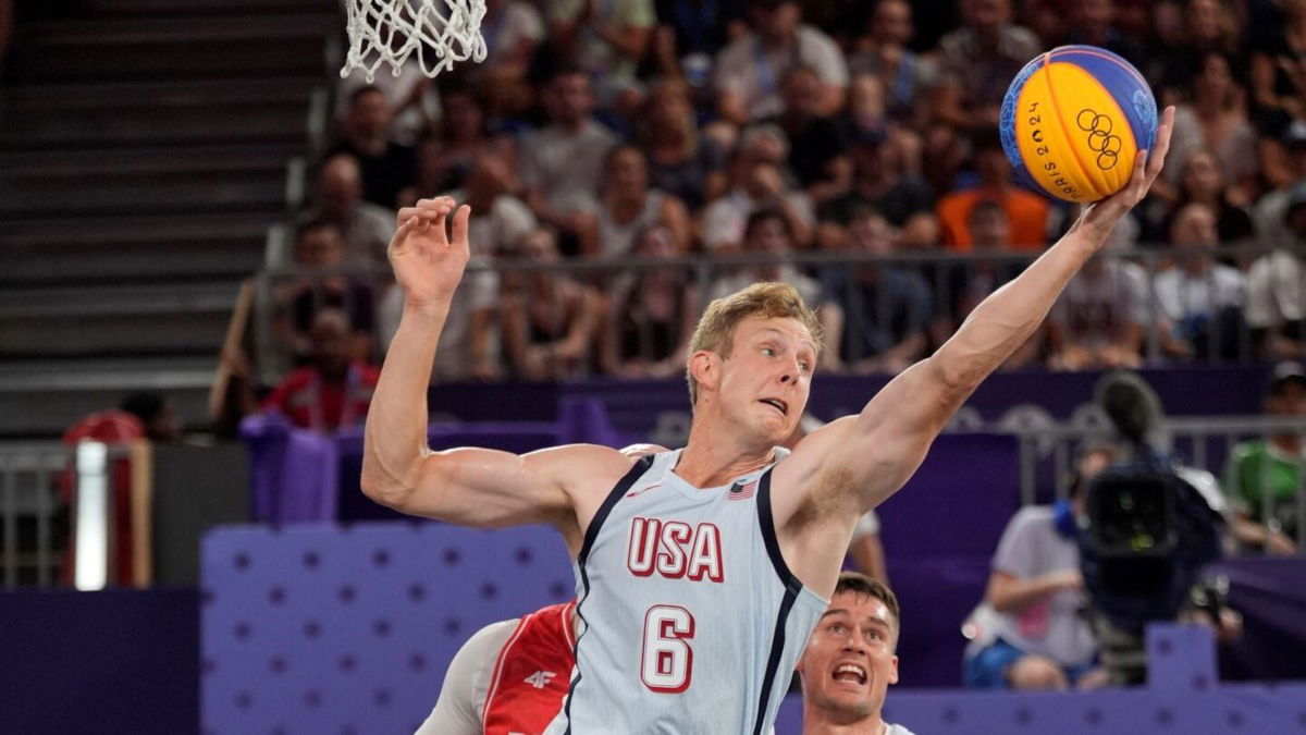 Canyon Barry secures a rebound vs. Poland