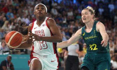 Jackie Young drives vs. Australia