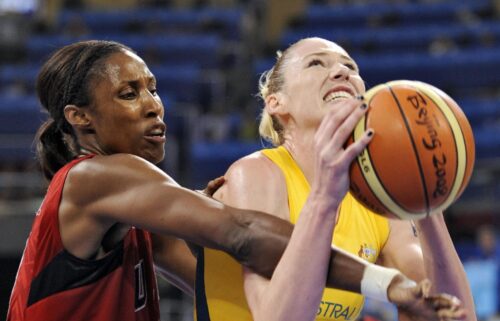 Lisa Leslie defends against Lauren Jackson in 2008 Olympics