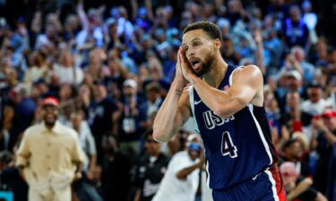 Steph Curry does the goodnight celebration vs. France