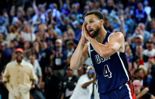 Steph Curry does the goodnight celebration vs. France