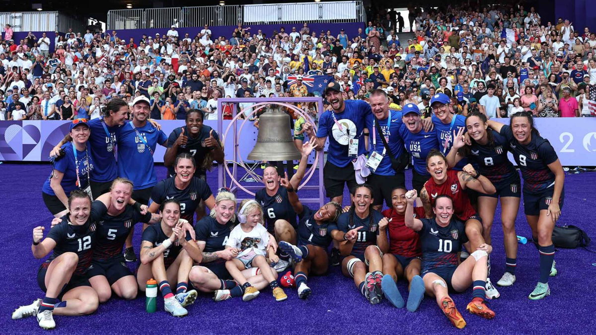 U.S. women's rugby team pose for a photo with the bell following their bronze medal win.
