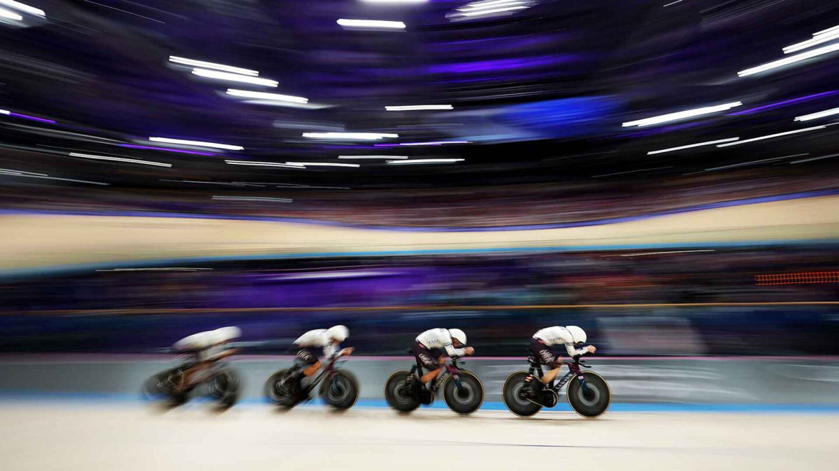 U.S. women's team pursuit races in the qualification round.