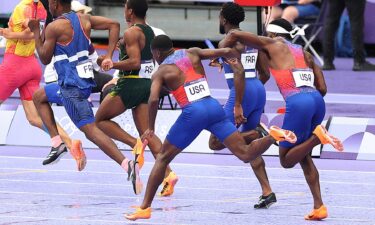 Christian Coleman attempts to pass baton to Kenny Bednarek