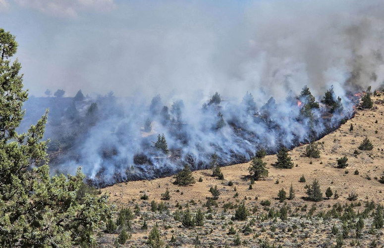 New fire ravages hundreds of acres in Crooked River National Grassland east of Culver; BPA pipelines threatened, evacuation alerts