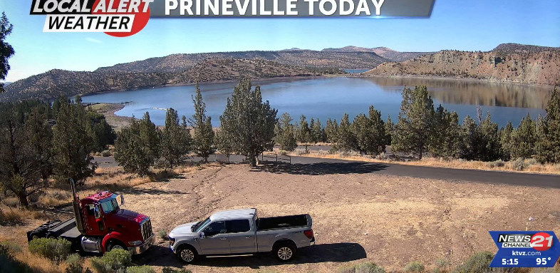 Red semitruck Prineville Reservoir