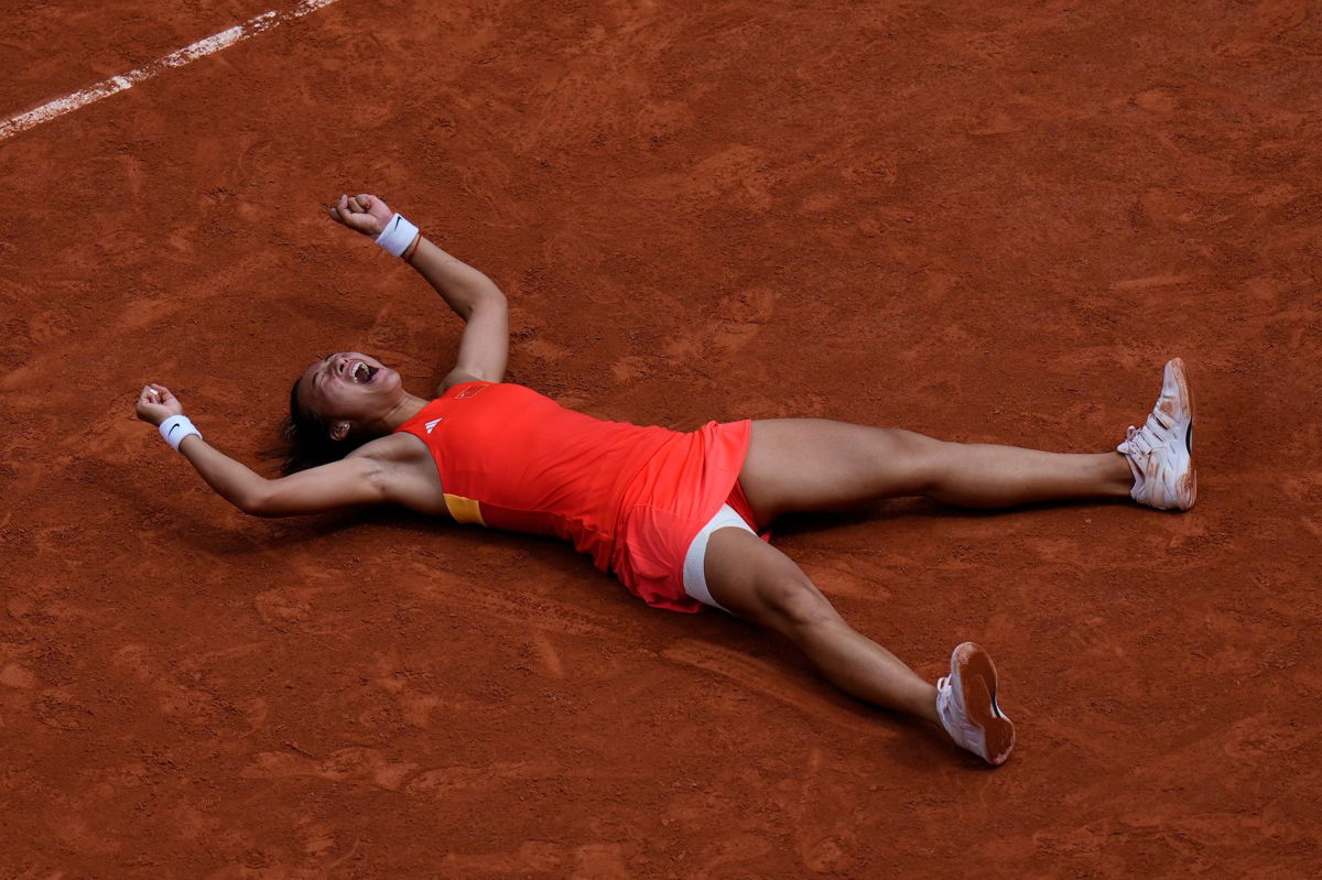 <i>Andy Wong/AP via CNN Newsource</i><br/>Zheng celebrates after defeating Świątek.