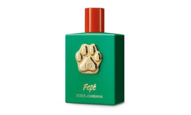 The green lacquered glass bottle features a 24-carat gold-plated paw.