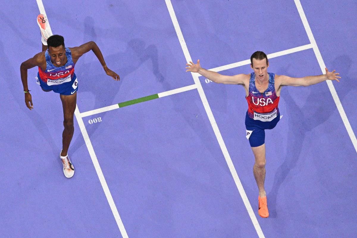 <i>ANTONIN THUILLIER/AFP/AFP via Getty Images via CNN Newsource</i><br/>Hocker (right) and Nuguse cross the finish line of the men's 1