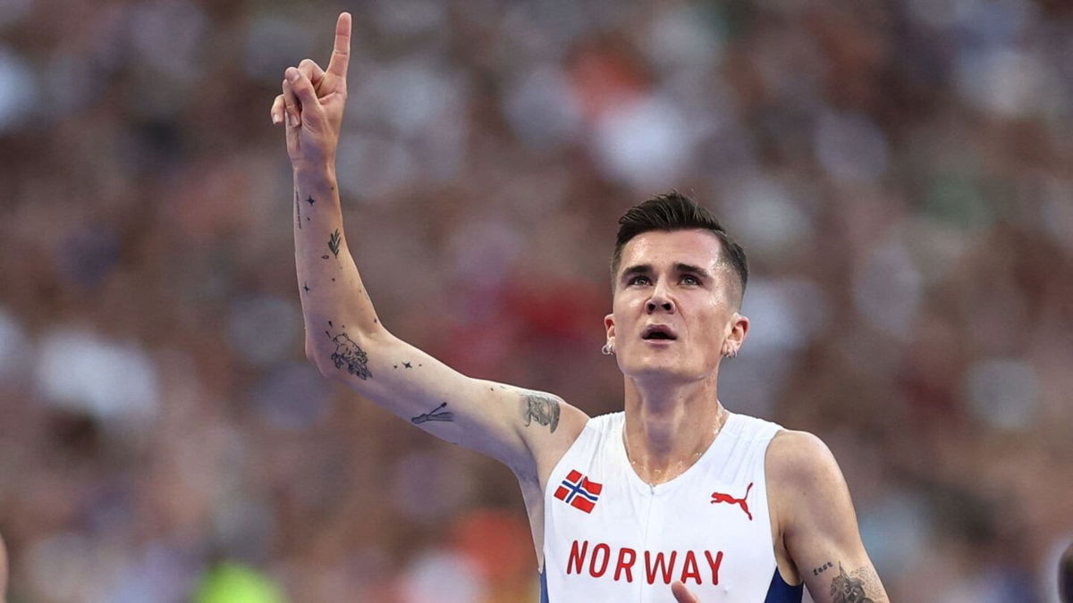 Jakob Ingebrigtsen prevails in men's 5000m final